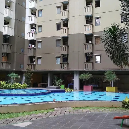 Spacious And Stylish 1Br Gateway Ahmad Yani Cicadas Apartment By Travelio